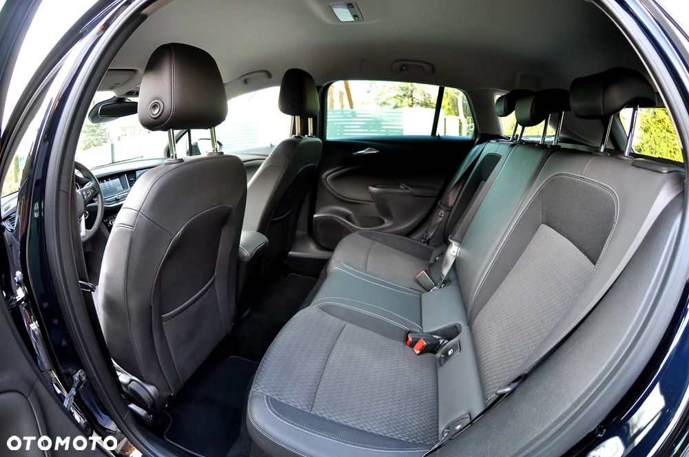 Opel Astra 1.4 T Dynamic S&S - 24