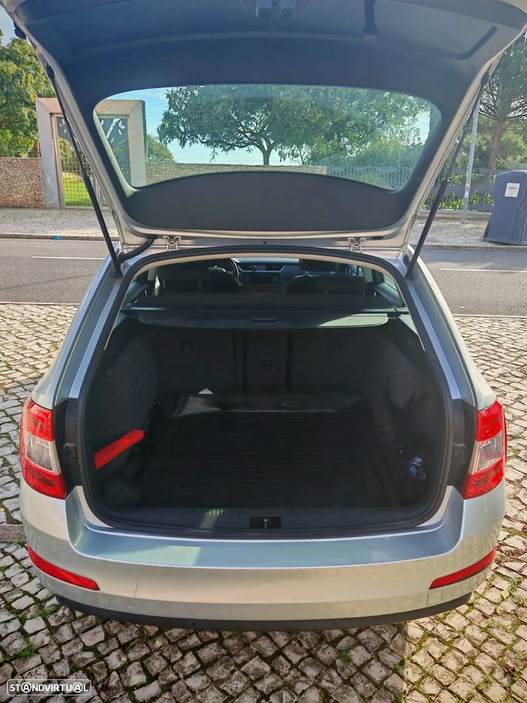 Skoda Octavia Break 1.6 TDi Ambiente - 10