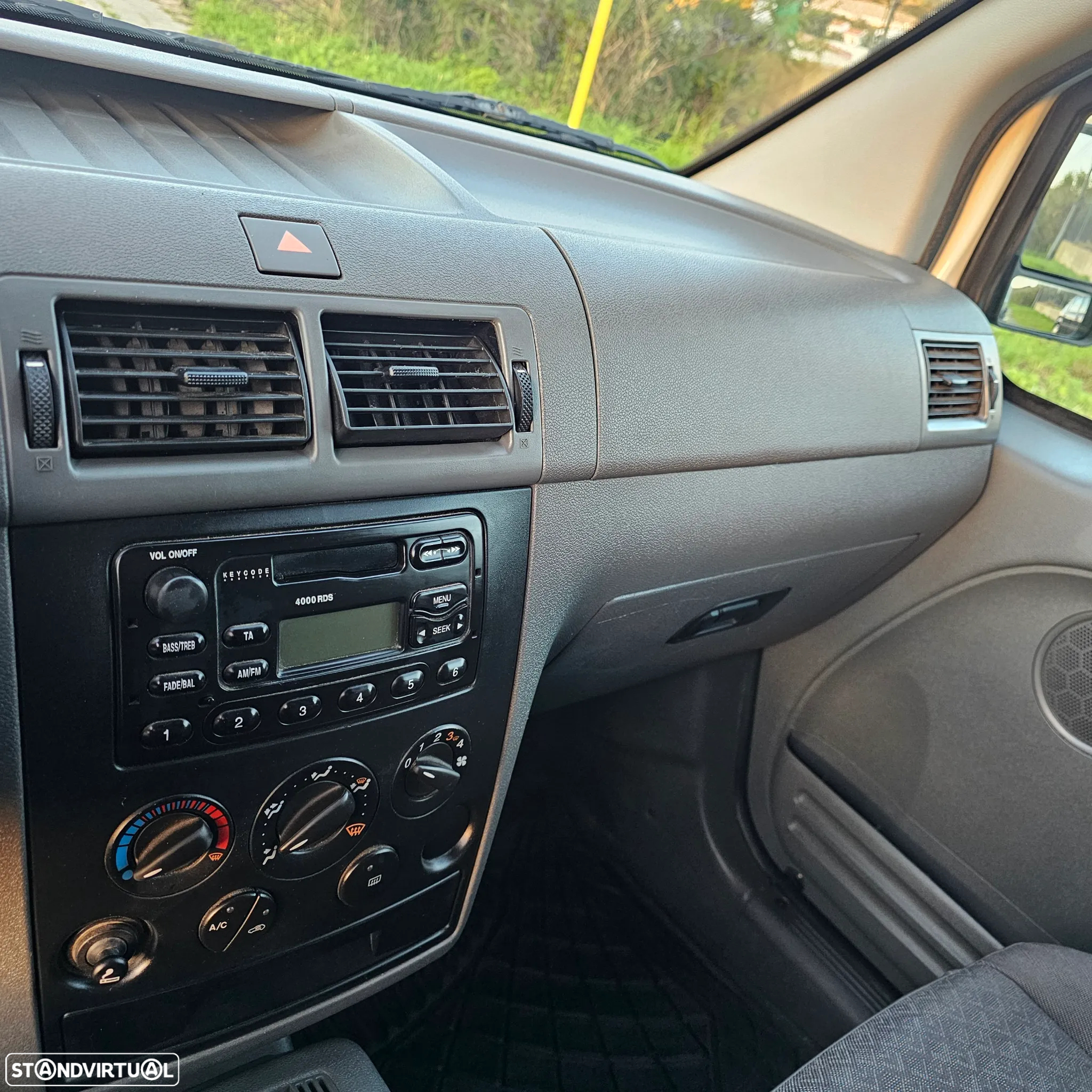 Ford Connect - 16