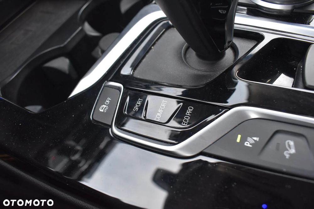 BMW X3 xDrive20i GPF Advantage - 32