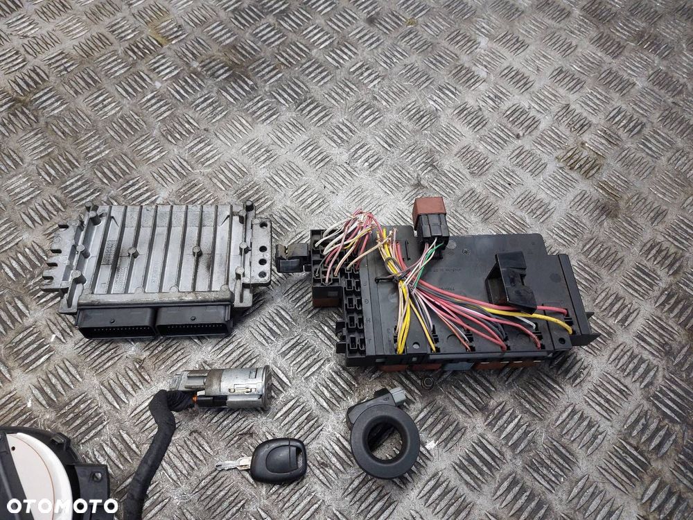 ZESTAW STARTOWY RENAULT CLIO II 1.6 16V 8200044437 8200031557 8200057247 - 8