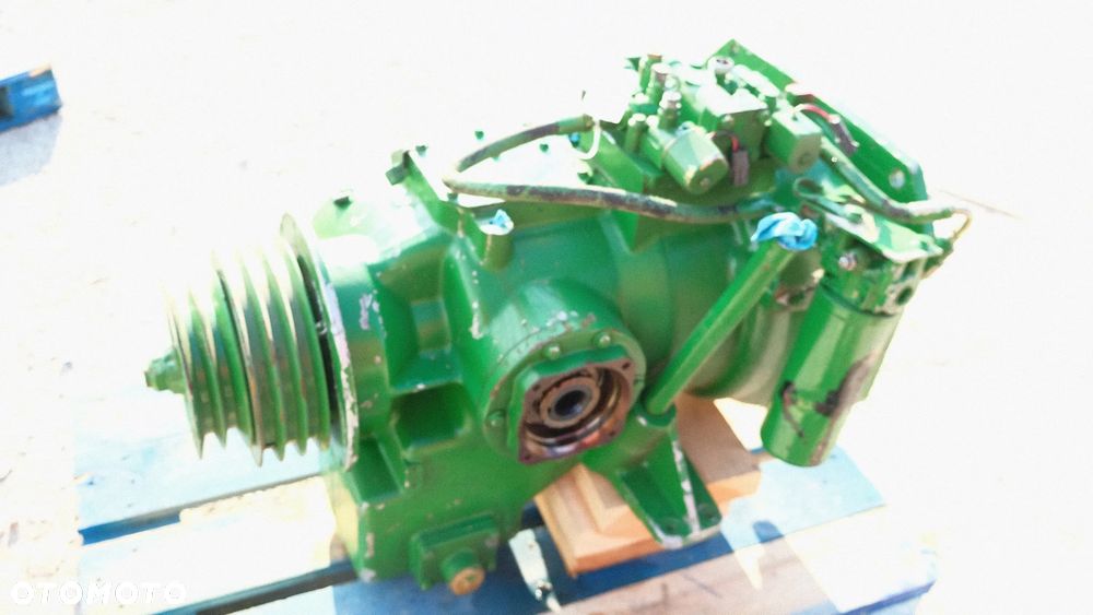 Przekladnia John Deere kątowa napędowa  DE19203 kąbajn kosiarka np S660,S670,S680,S770,S780 - 1