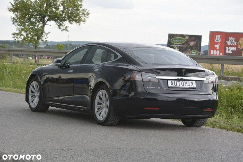 Tesla Model S - 6