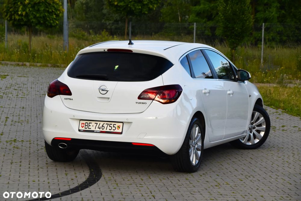 Opel Astra 1.6 Turbo White Edition - 4