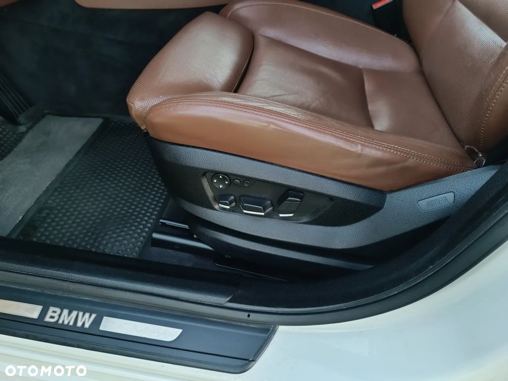 BMW Seria 5 550i - 23