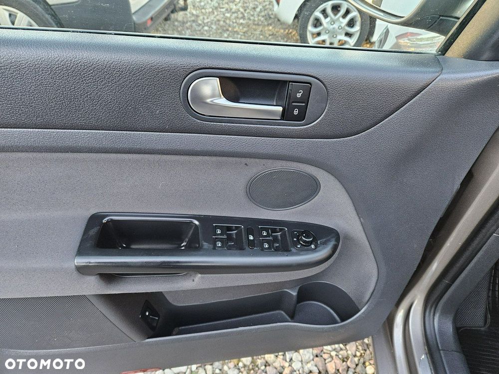 Volkswagen Golf Plus - 16