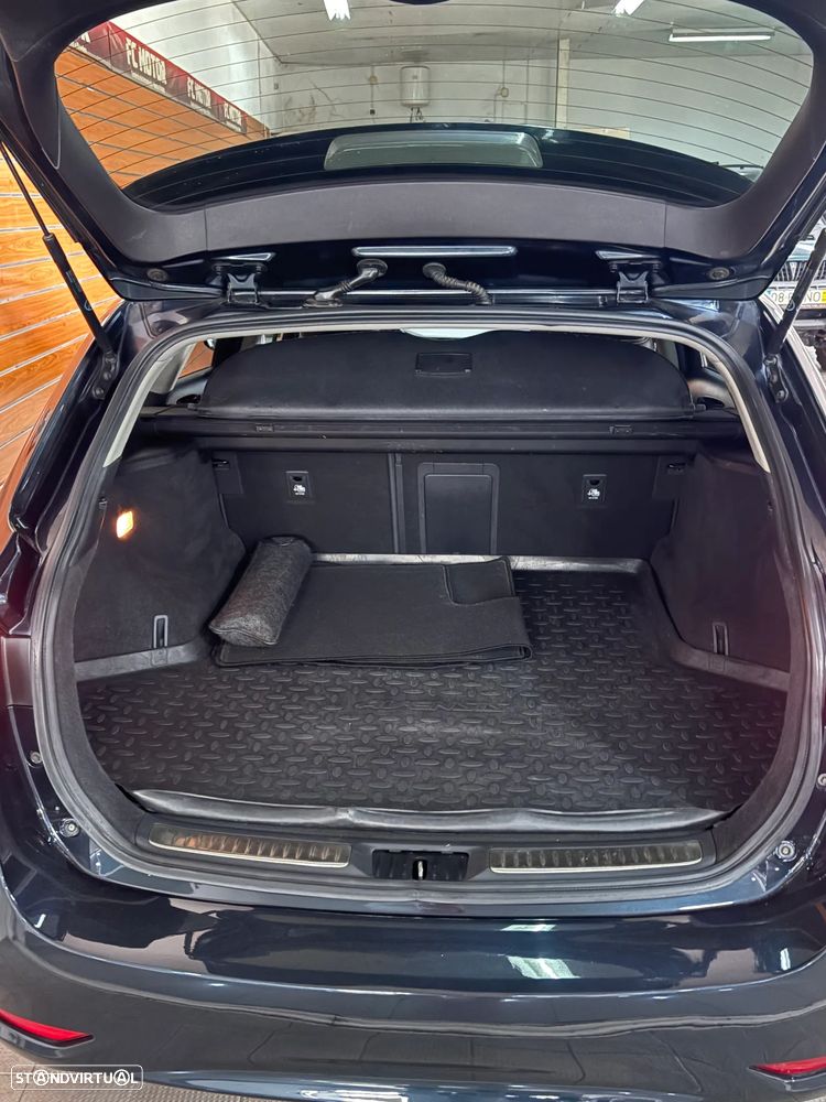 Toyota Avensis Touring Sports 1.6 D-4D Luxury+GPS - 9