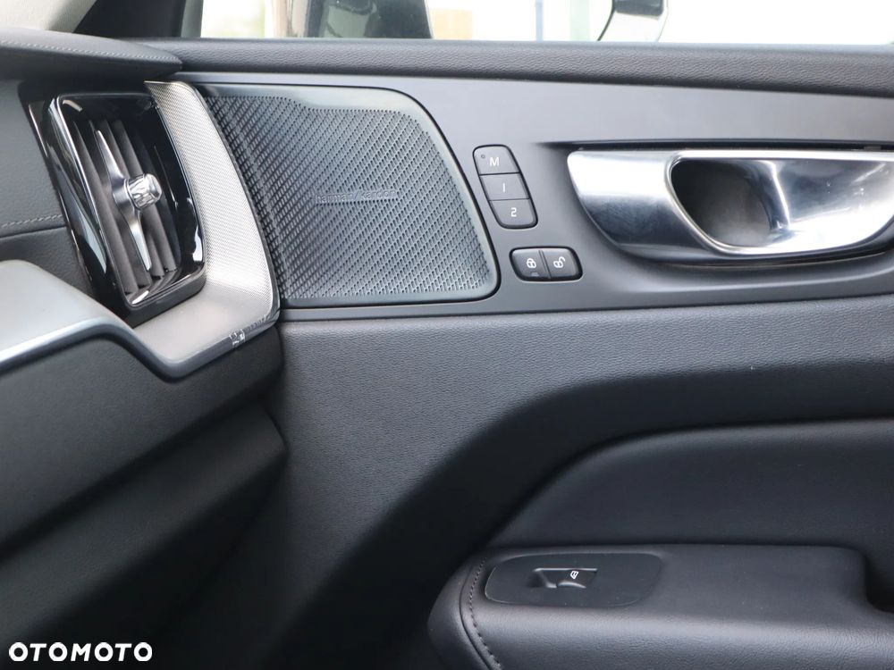Volvo XC 60 B5 B AWD Ultimate Bright - 23
