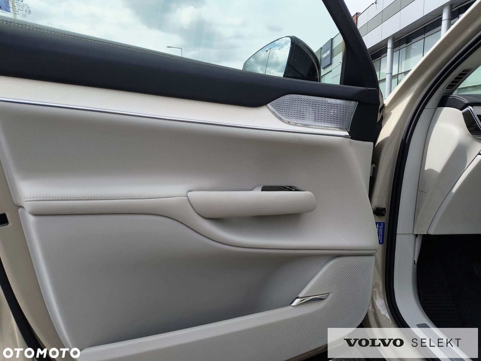 Volvo EX90 - 16