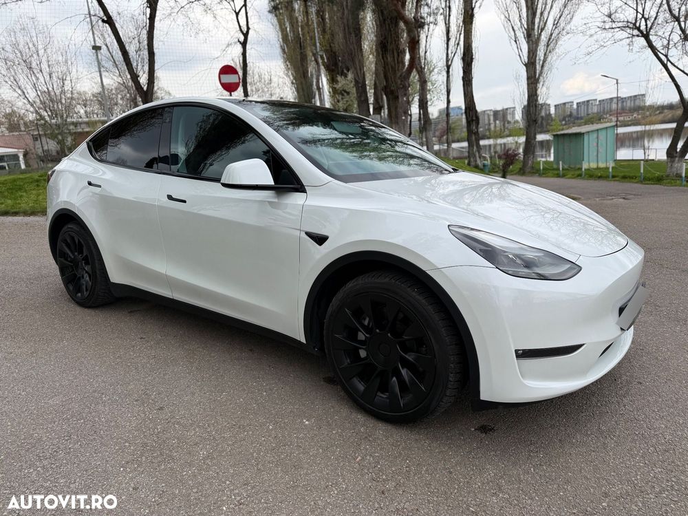 Tesla Model Y - 5