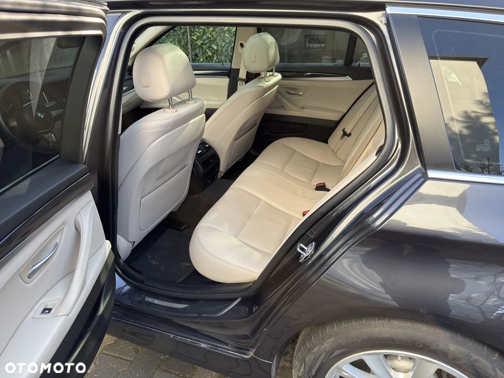 BMW Seria 5 520d xDrive - 16