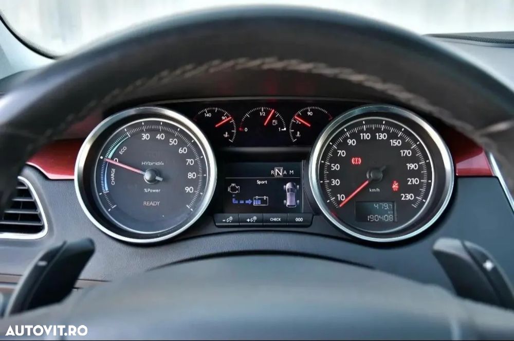 Peugeot 508 RXH Hybrid4 - 13