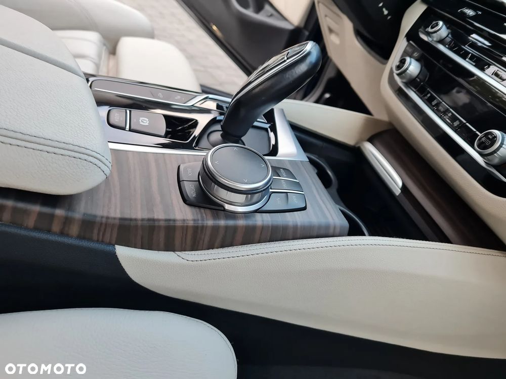 BMW Seria 5 520d Luxury Line - 25