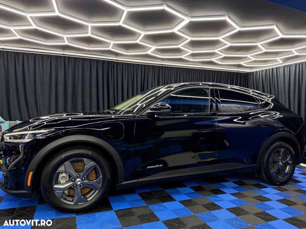 Ford Mustang Mach-E - 3