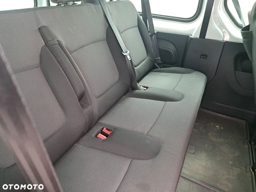 Renault Trafic 2.0 dCi - 9