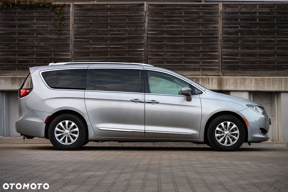 Chrysler Pacifica - 6