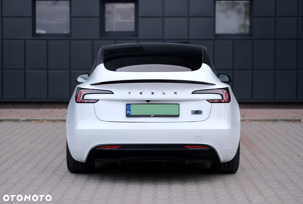 Tesla Model 3 Performance AWD - 18