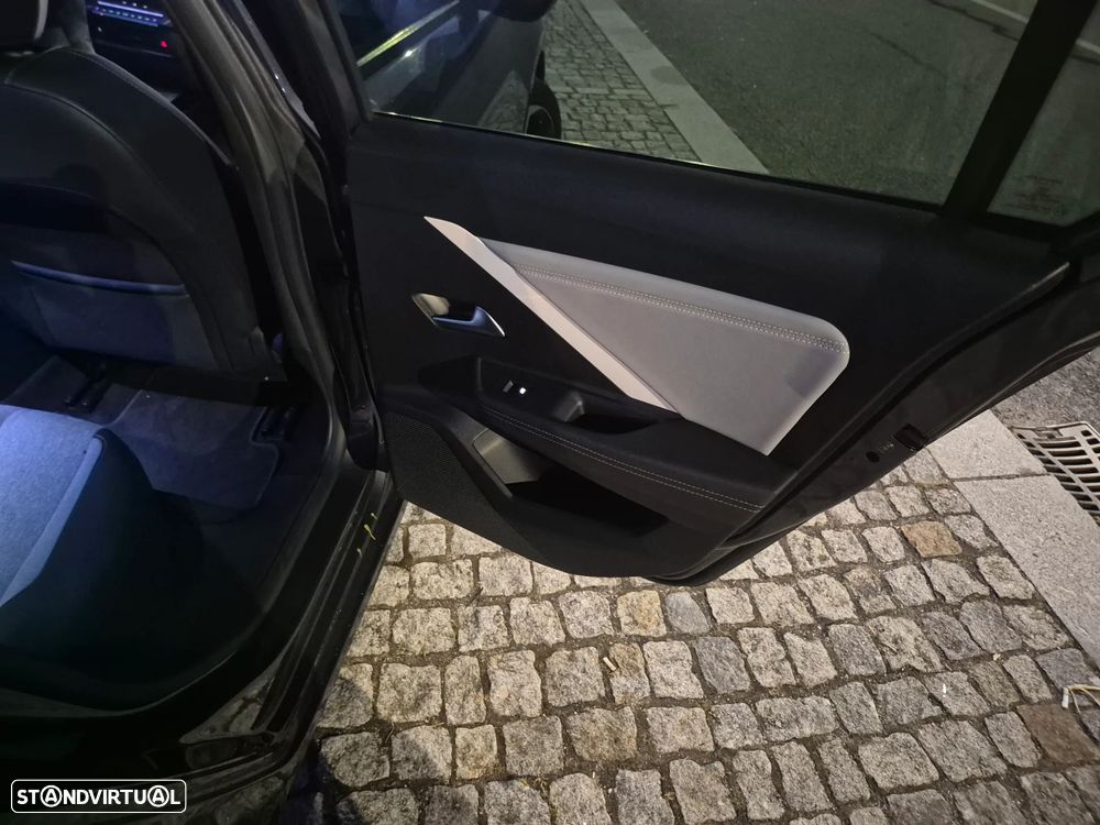 Opel Astra 1.2 T Elegance - 30