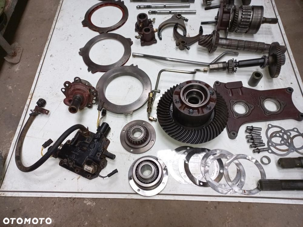 Case 5140 5130 5150 maxum kosz atak silnik zwolnice sterownik 1964762C2.1341161C2,1341098C1,1345850C1, 1345851C1,PIASTA,koło ataku,wałek,kosz rewersu,napędu,półbiegów,wom ,rozdzielacz,licznik,podnośnik,zawór,1995153C1,1995143C1,1346372C,1995262C1,A186746,144299A3,86Z,73Z,134585C2,1995393C2,19955383C2,A188035,115463A1.Case kosz sprzęgłowy biegów,wałek skrzyni 1995393C1,1995393C2,113557A1,1995208C1,5120,5140,5250,mx 90c,mx120,mx135,maccormick MTX,Maxxum wałek rewersu,półbiegów,napędu,koło zębate,przesówka,synchronizator. - 5