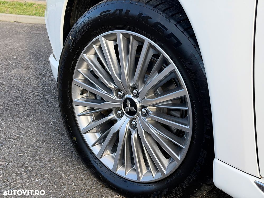 Mitsubishi Outlander 2.4 4WD Plug-In Hybrid - 33