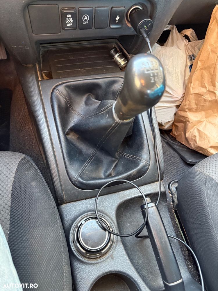 Mitsubishi L200 Double Cab 2.4 DI-D M/T Intense - 37