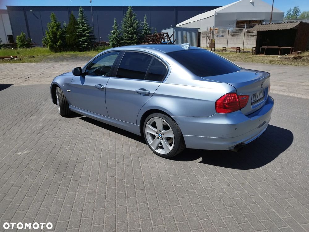 BMW Seria 3 320i - 4