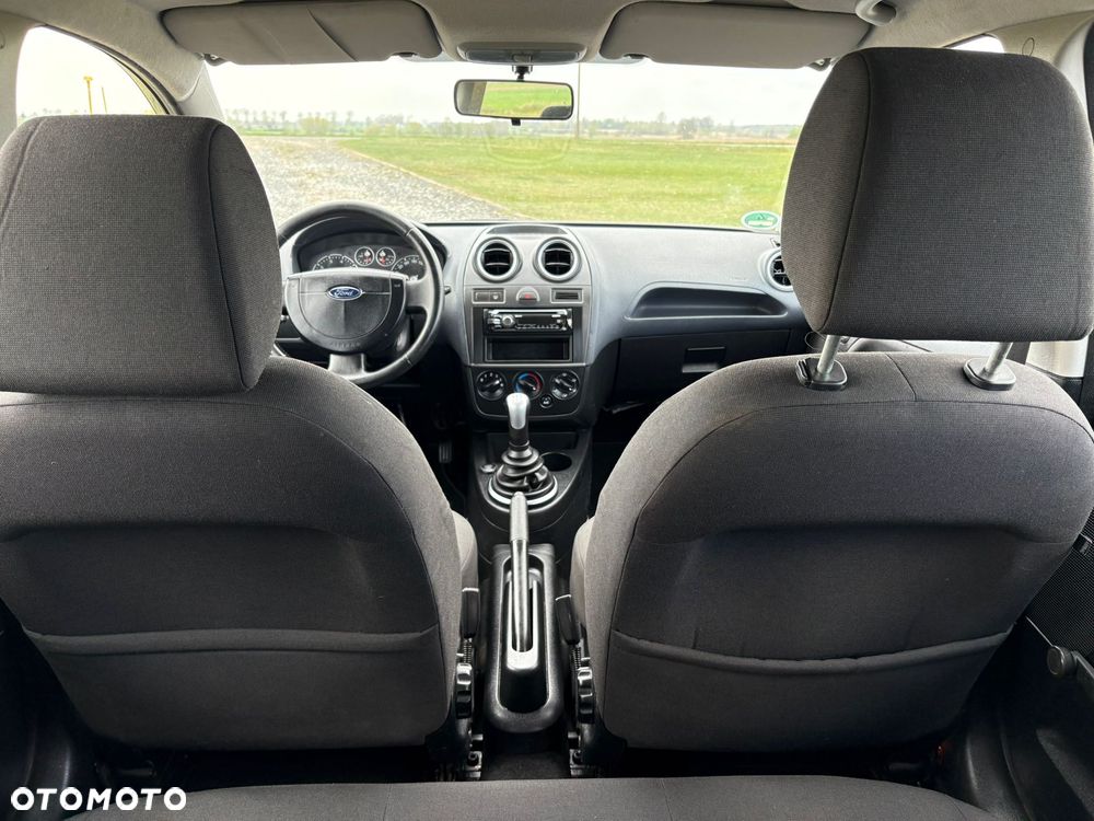 Ford Fiesta 1.4 TDCi Ambiente - 17
