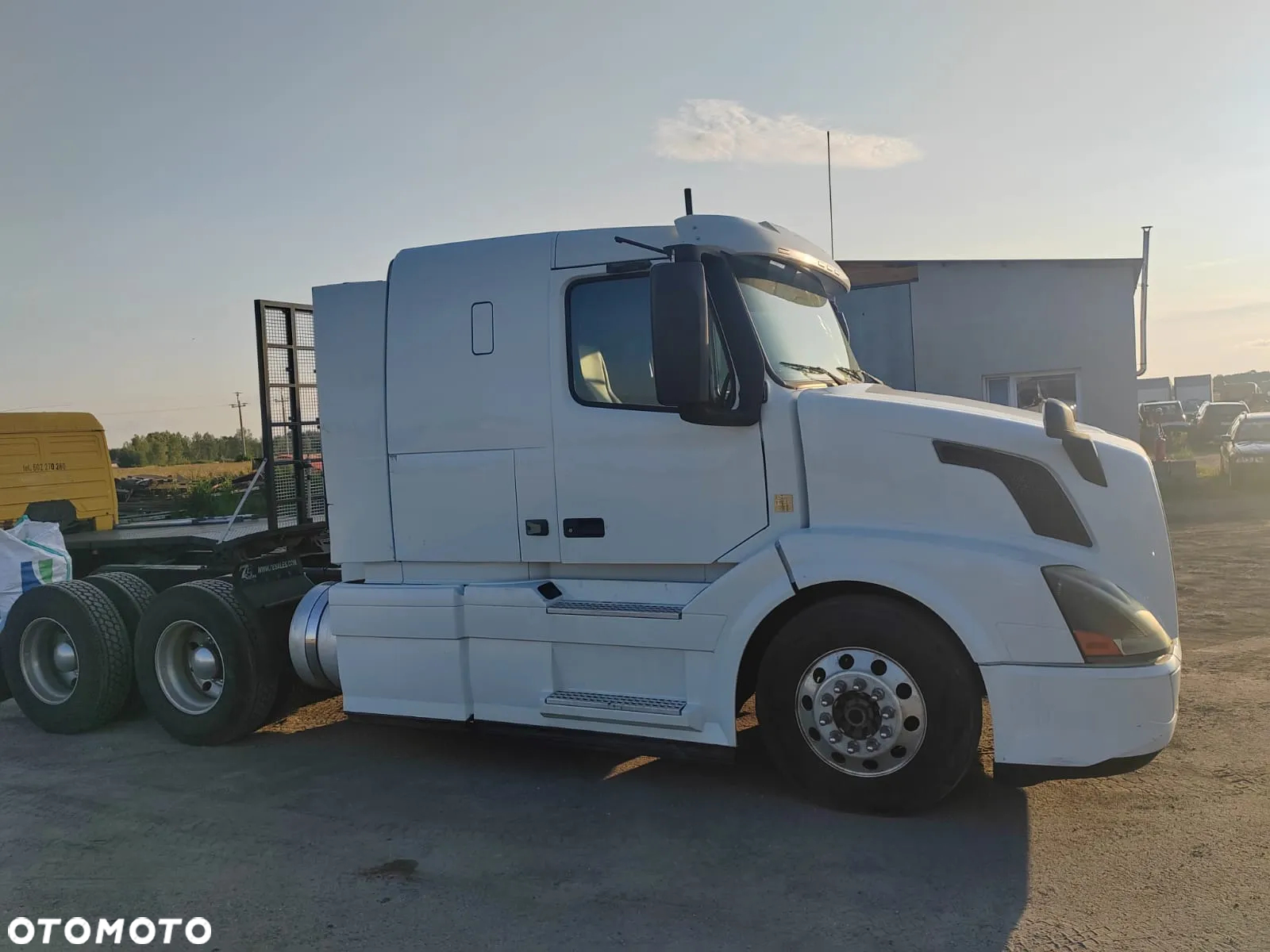 Volvo VNL - 4