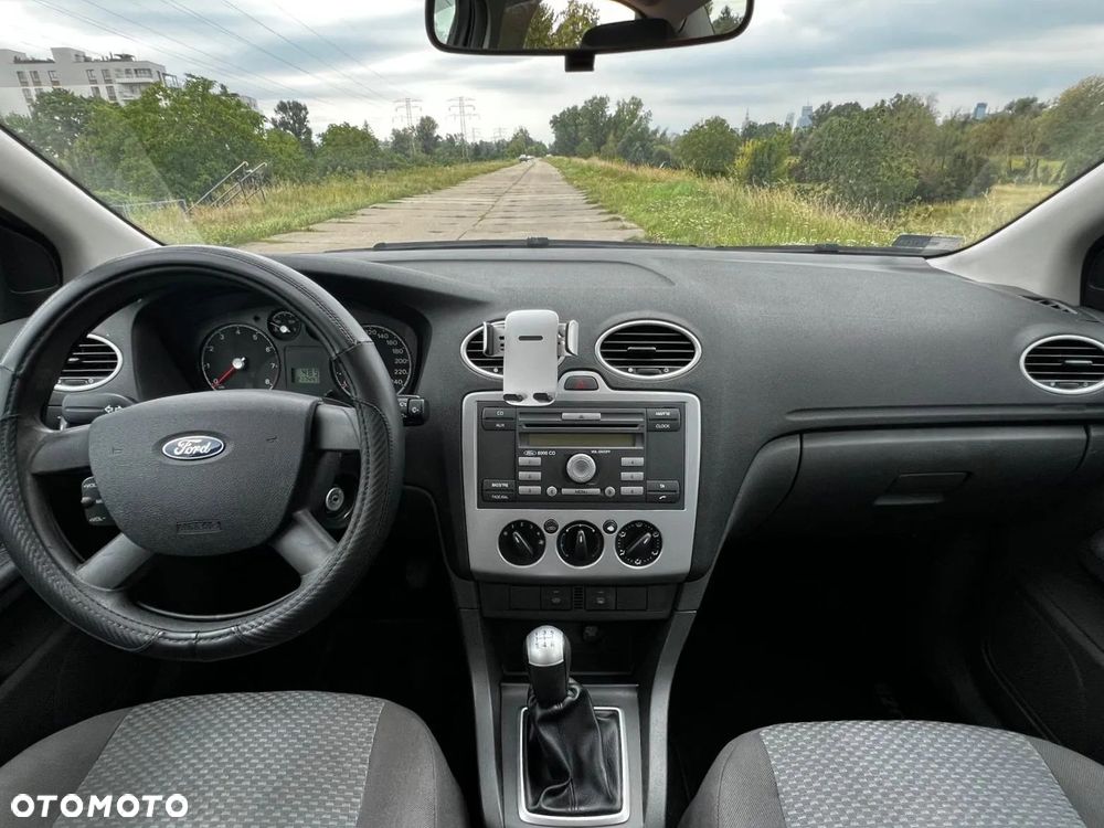 Ford Focus 1.6 Ambiente - 24