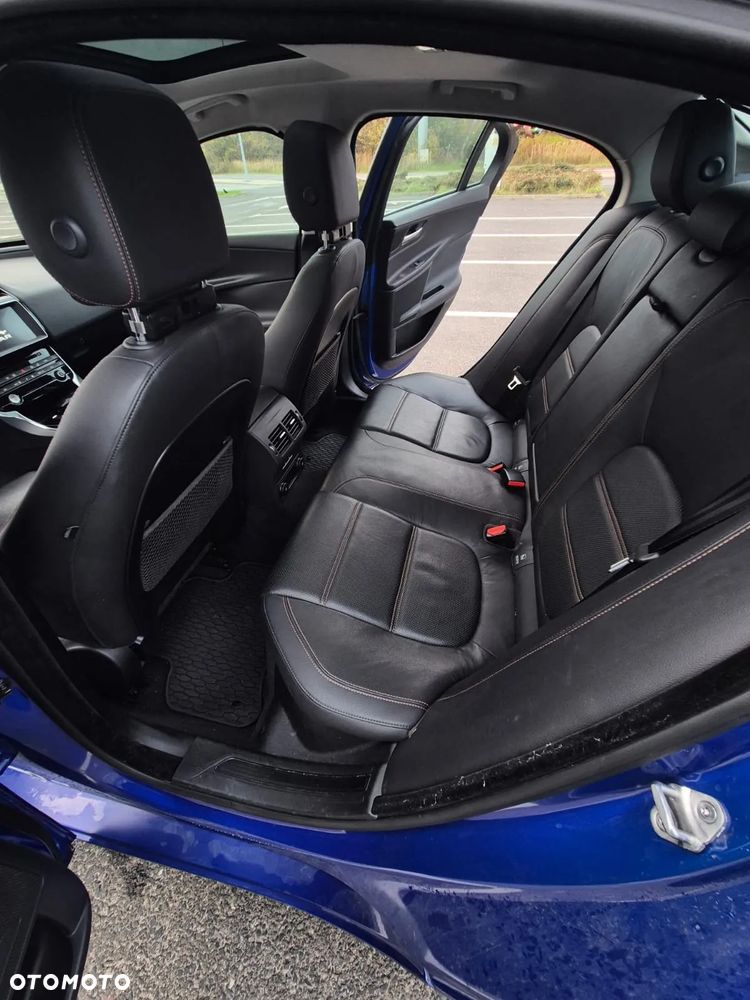 Jaguar XE 30t AWD Prestige - 8