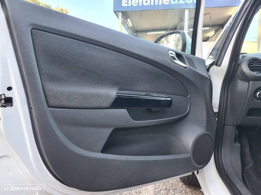 Opel Corsa 1.2 Cosmo - 35