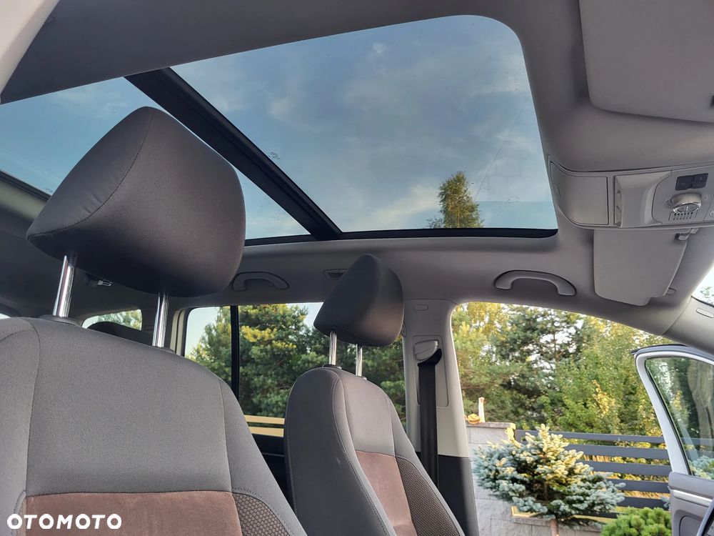 Volkswagen Touran 2.0 TDI Trendline DSG - 23