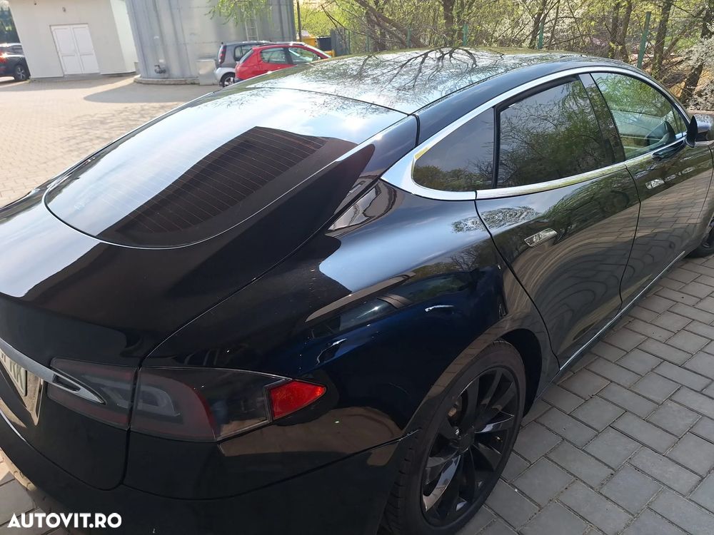 Tesla Model S - 10