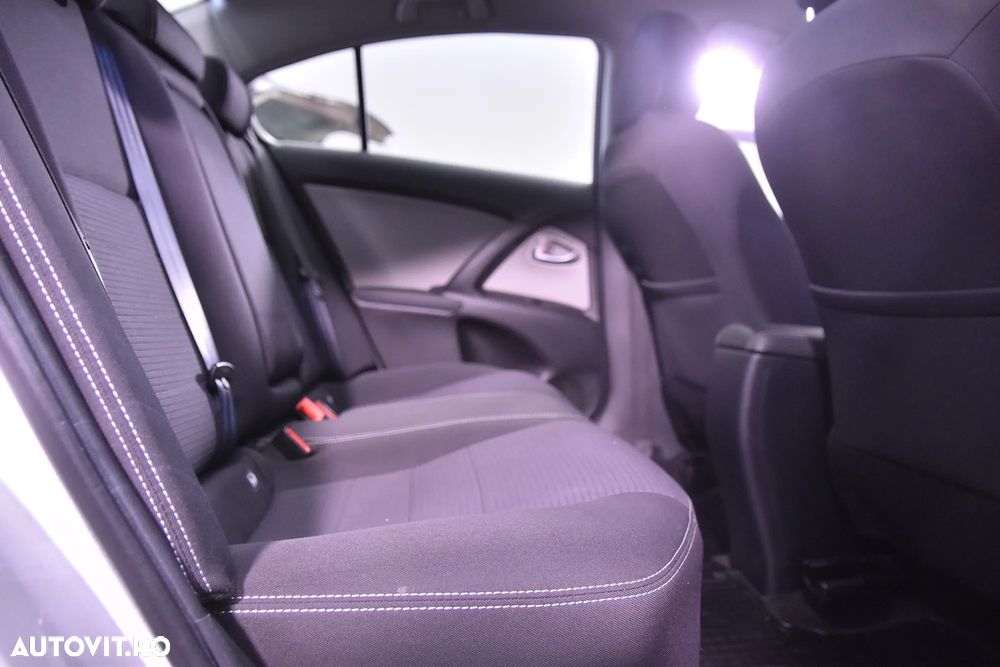Toyota Avensis - 12