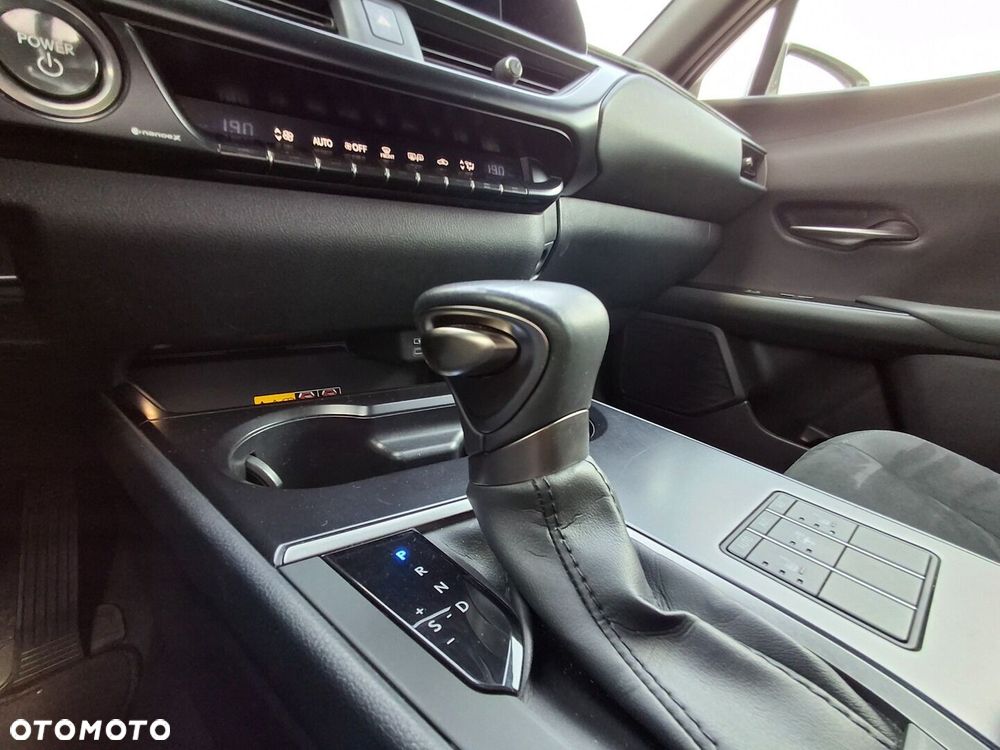Lexus UX 250h GPF Business 2WD - 18