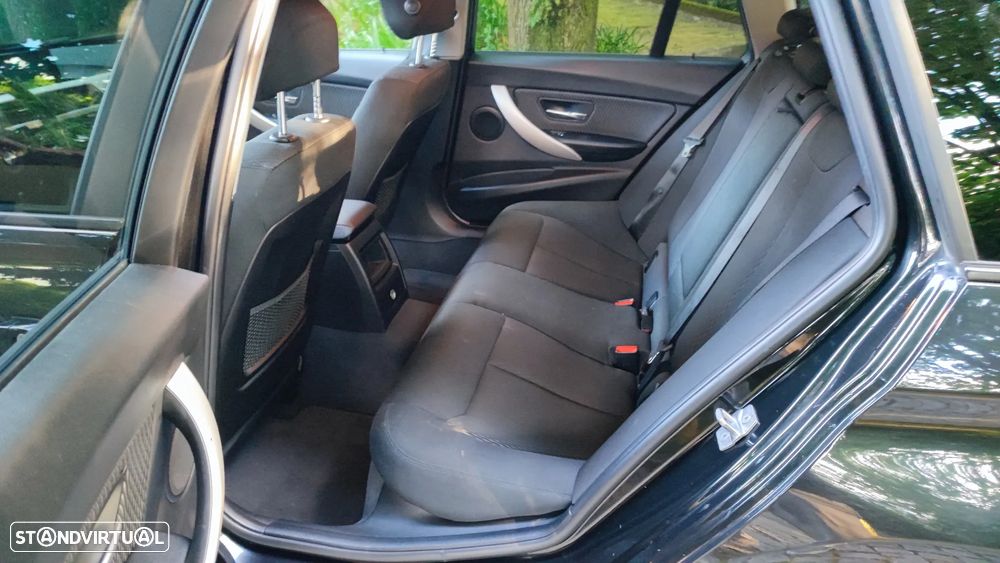 BMW 320 d Touring xDrive Advantage Auto - 9
