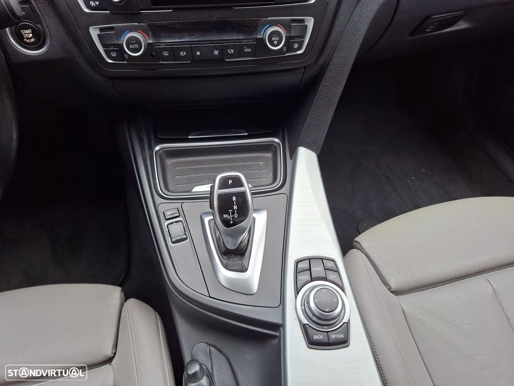 BMW 320 d Aut. Blue Performance Sport Line - 28