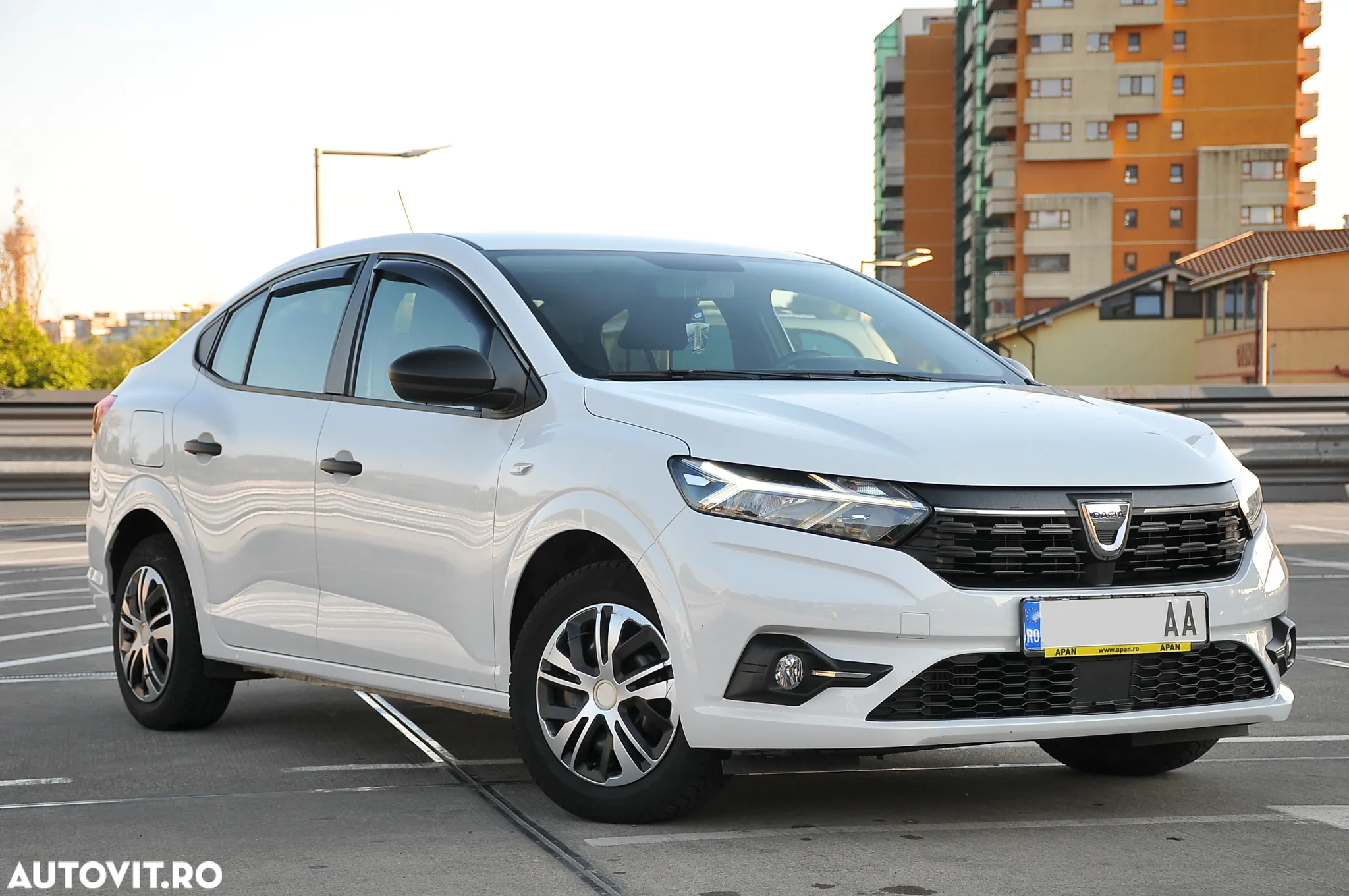 Dacia Logan TCe 90 Essential - 3