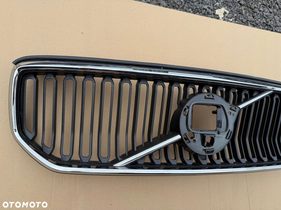 GRILL ATRAPA Volvo XC40 IDEALNA ORYGINAŁ KAMERA RADAR - 2