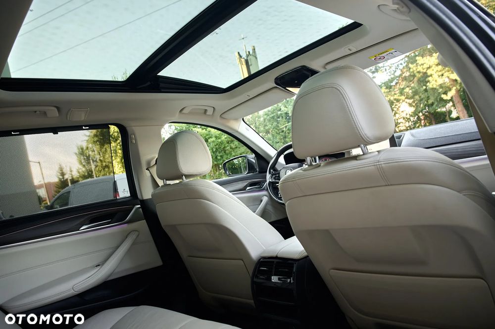 BMW Seria 5 525d Luxury Line - 15