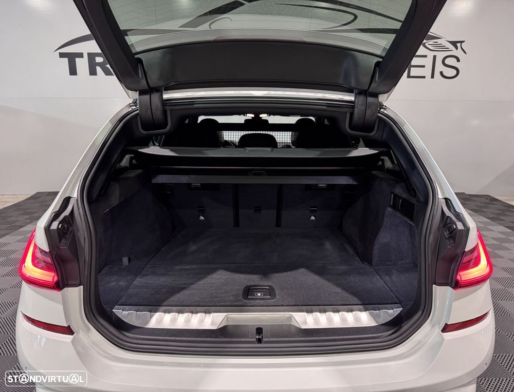 BMW 330 e Touring Pack Desportivo M Auto - 13