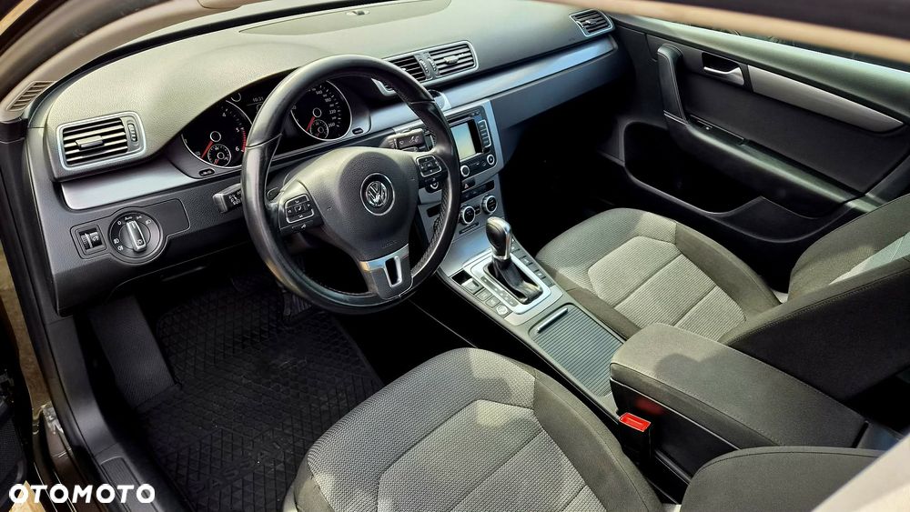Volkswagen Passat 2.0 TDI Comfortline DSG - 11