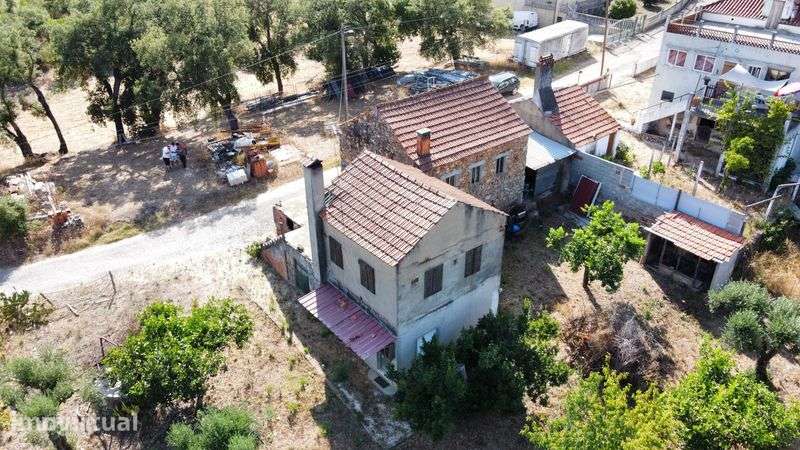 Prédios urbanos em Casal da Madalena - Grande imagem: 2/7