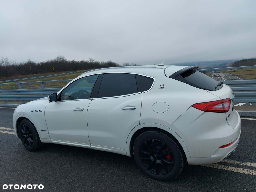 Maserati Levante Q4 GranLusso - 4