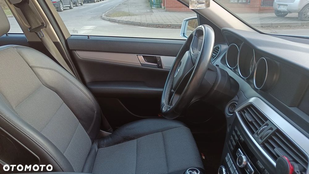 Mercedes-Benz Klasa C 180 CGI BlueEFFICIENCY Avantgarde - 17
