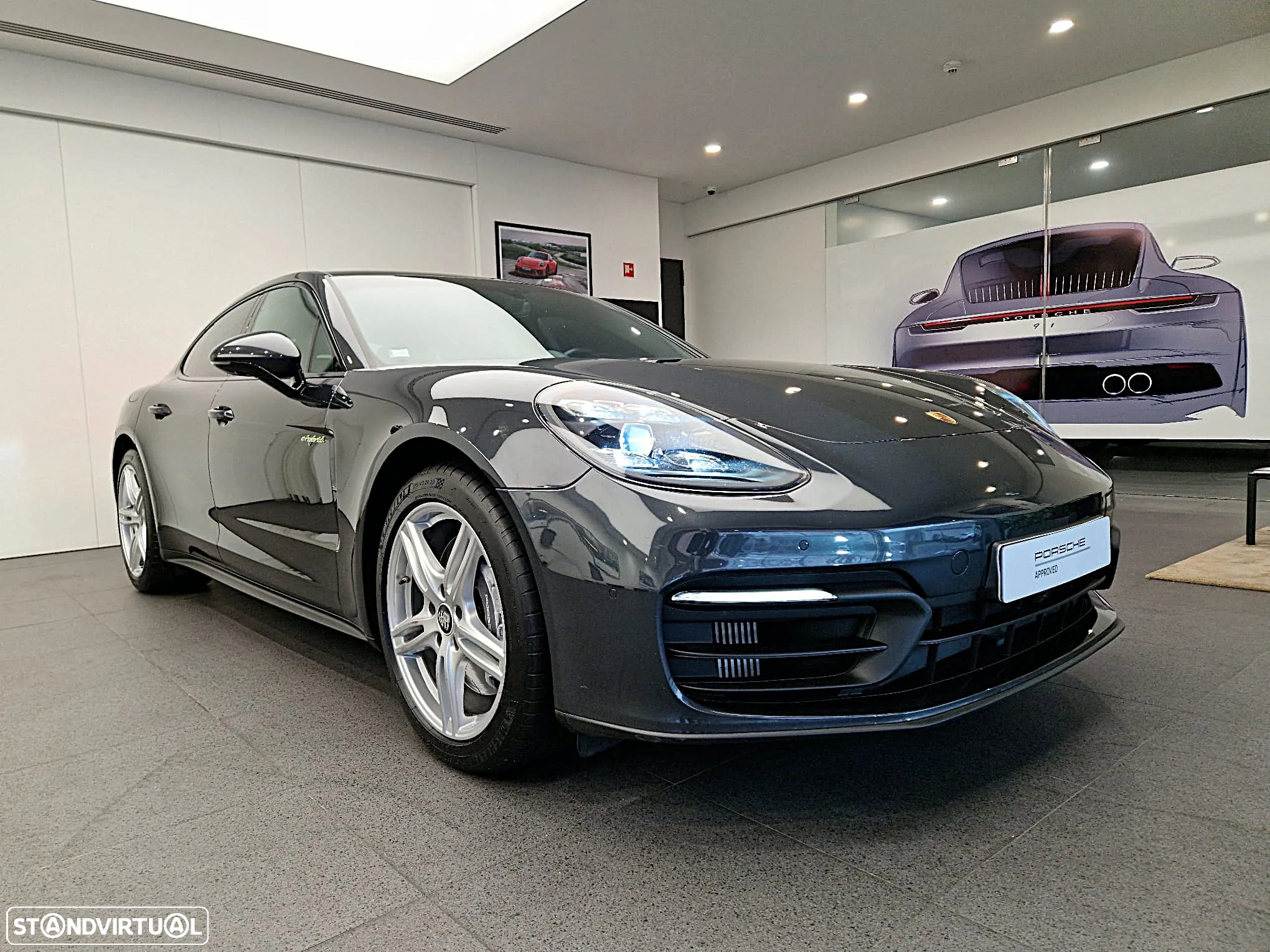 Porsche Panamera 4 E-Hybrid - 11
