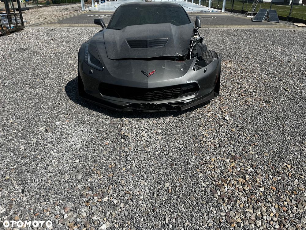 Chevrolet Corvette - 12