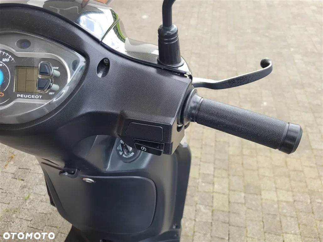 Peugeot Tweet - 8