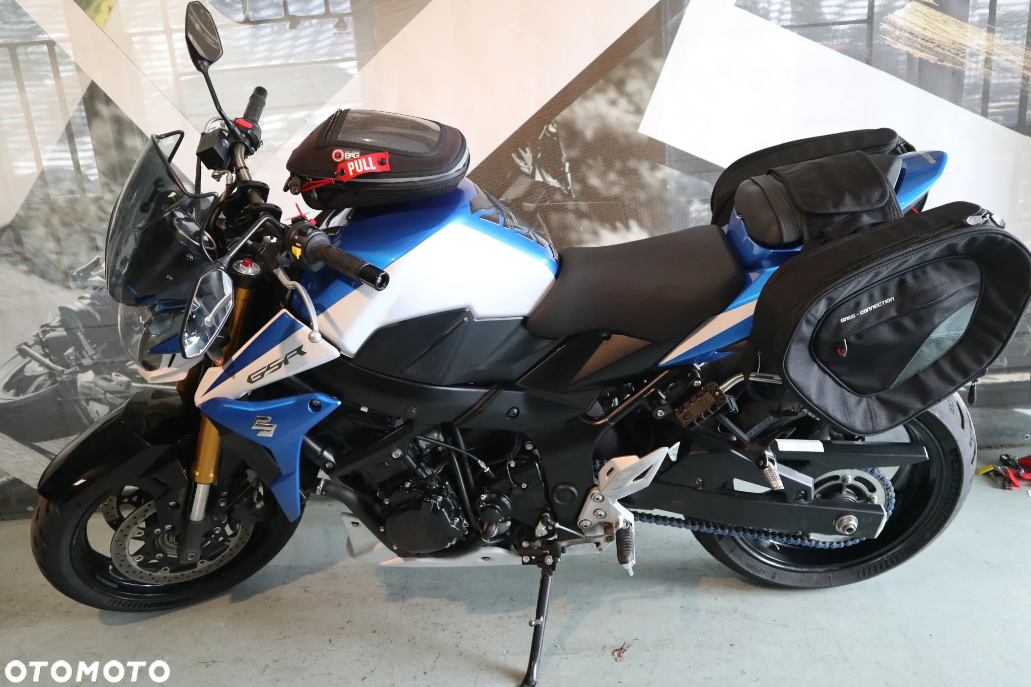 Suzuki GSR - 3