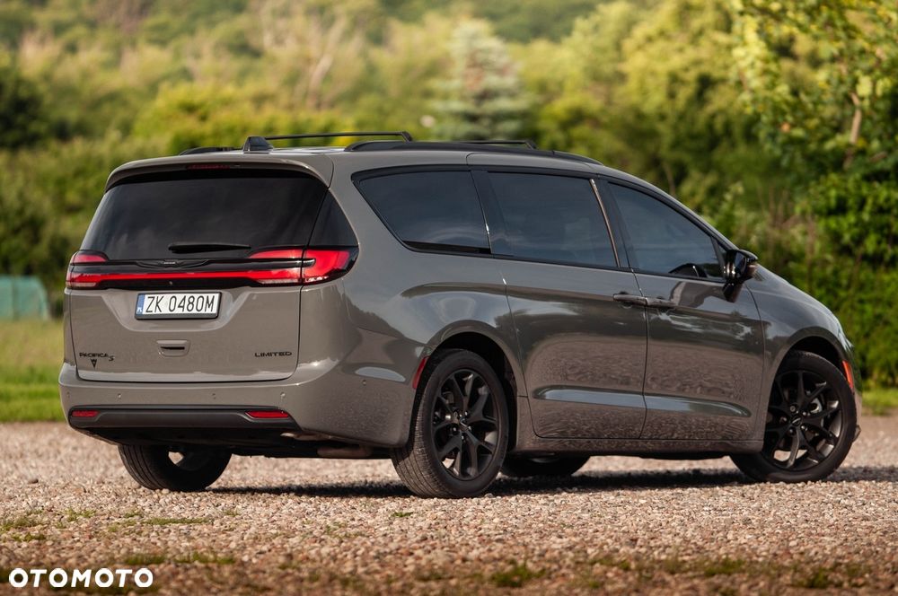 Chrysler Pacifica - 4